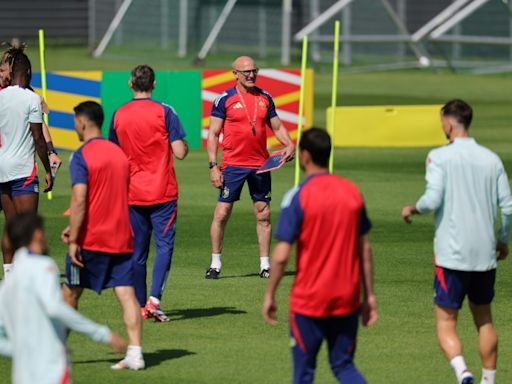 Playing Italy like 'looking in a mirror', says Spain's De la Fuente