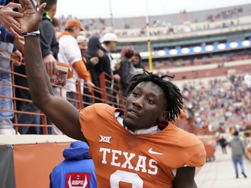 Former Texas Longhorns LB DeMarvion Overshown 'Ahead of Schedule' With Rehab for Dallas Cowboys