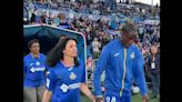 Liga : Les joueurs de Getafe entrent sur la pelouse accompagnés de leur maman