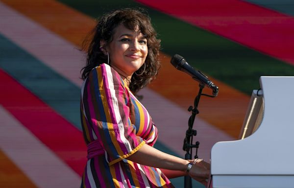 Norah Jones delivers soulful set of soothing songs and sounds at Blossom show