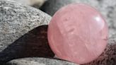 Cuarzo rosa: cómo limpiar y cómo utilizar la piedra preciosa conocida como "la piedra del amor"