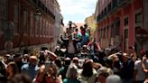 Portugal's democracy turns 50: big crowd commemorates Carnation Revolution