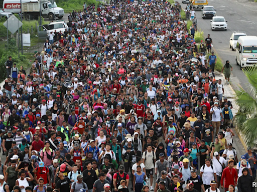 Undeterred By Crackdown, 3,000 Migrants Travel In Caravans To US Border