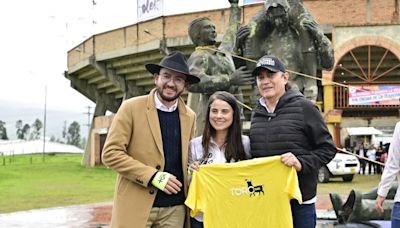 ¿Por qué derrumbaron la estatua de César Rincón en la plaza de toros de Duitama?