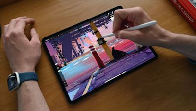 蘋果推出Apple Pencil Pro觸控筆，售價4,390元具備雙指按壓、側轉感知與觸覺回饋技術 - Cool3c