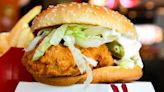 Famosa cadena de comida rápida pierde su icónica marca de hamburguesas de pollo en Europa: ¿Cuáles son los motivos?
