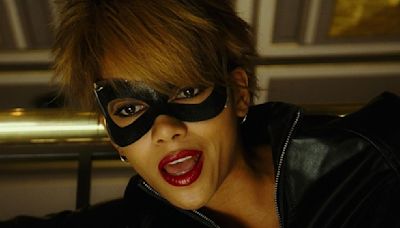 Warner Bros. Had A Strict Batman Rule For Halle Berry's Catwoman Movie - SlashFilm