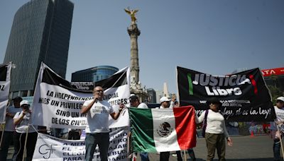 Trabajadores del Poder Judicial protestan en México contra reforma para elegir jueces