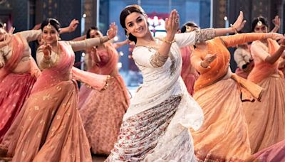 Alia Bhatt's Performance In 'Kalank' Song 'Ghar More Pardesiya' Receives Special Mention By The Academy