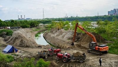 Delhi rains: Flood control room at PWD HQ begins ops