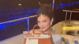 ¡Wow! Kylie Jenner recibe un bolso de $100K para sus cumpleaños