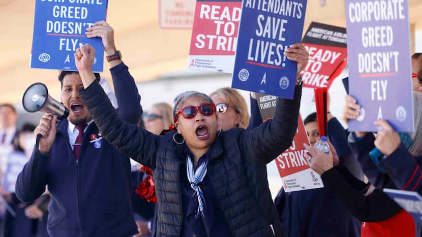 American Airlines flight attendants picket at DFW after rejecting 17% pay raise