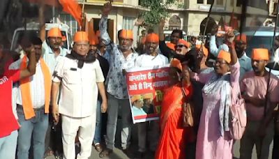 'Bangladesh Murdabad,' Hindu Mahasabha Members March Towards Stadium Shouting; Vow To Protest Again On October 6 In Gwalior (WATCH)