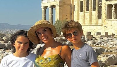 El divertido verano de Paola Rojas y sus hijos en Grecia