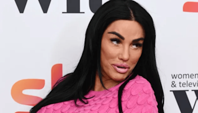 Katie Price puzzles the internet with picture of mysterious injury