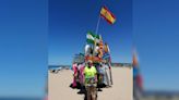 Miguel, el 'supermercado portátil' de la playa de Zahara en Cádiz, cumple 70 años este verano: "Seguiré mientras pueda"