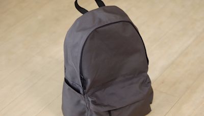 無印良品經典後背包小改版 更多的口袋與防水功能、也能固定在行李箱上 - Cool3c