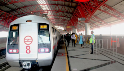 'After Making us Wait...': Delhi Metro Red Line Faces Major Disruption During Rush Hour