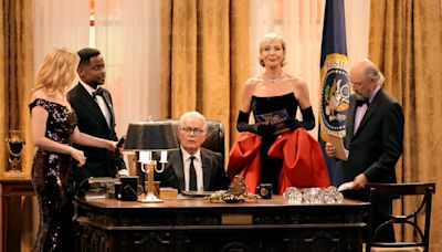 Martin Sheen, more 'West Wing' stars reunite on Oval Office set at Emmys