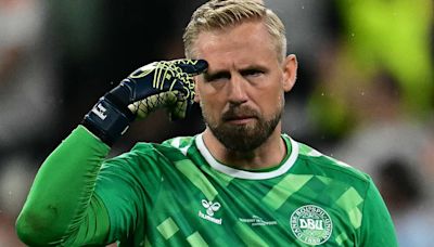 Celtic sign Kasper Schmeichel on one-year deal