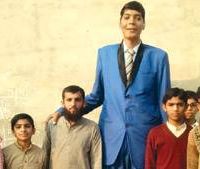 Pakistan’s tallest man dies aged 30 after illness