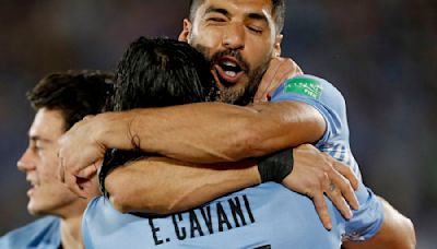 La emocionante despedida de Luis Suárez a Edinson Cavani tras renunciar a la selección de Uruguay - La Tercera