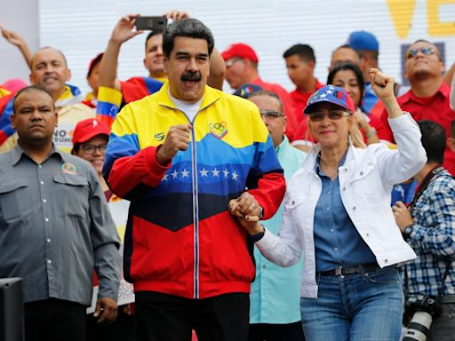 Esposa de Nicolás Maduro recurre a la imagen de Chávez, muerto hace una década, para pedir votos - El Diario NY