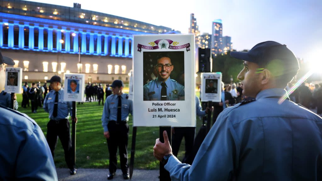 Photos: Chicago police officers honored during Gold Star Memorial vigil