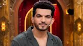 Arjun Bijlani ‘defines his own blues’ in latest BTS video from sets of Laughter Chefs; fans call him ‘handsome man’