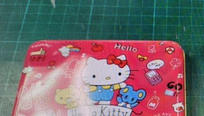 男躲暗巷抽K菸被警查 竟辯Hello Kitty圖樣K盤是糖果盒