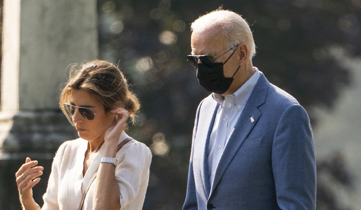 Biden makes surprise visit to Hunter Biden’s ex before she testifies in first son’s gun trial