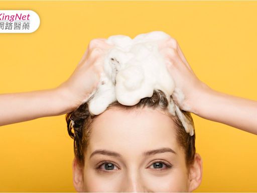 每天洗頭卻還是油膩膩！油性髮質該如何挑選洗髮精？|健康-KingNet國家網路醫藥