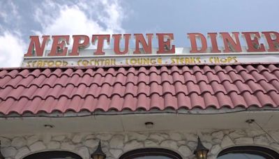 Neptune Diner serves its final meal in Astoria, Queens. See how customers are saying goodbye.