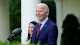 Los aranceles a China buscan salvar los empleos estadounidenses, le dijo Biden a Yahoo Finanzas
