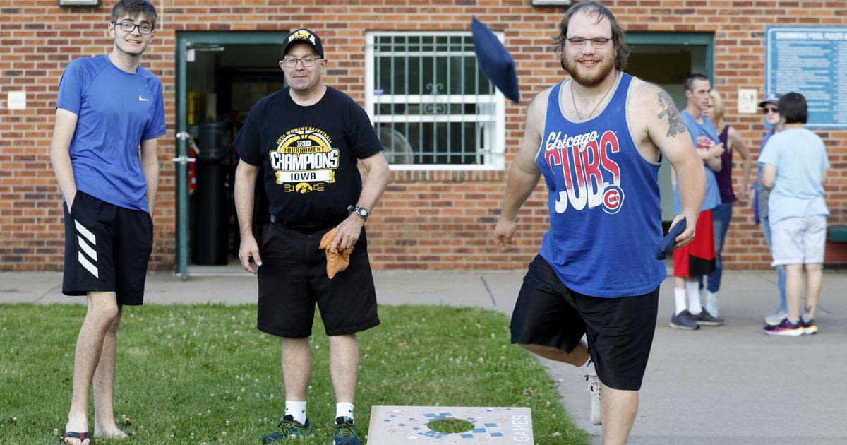 Pi Kappa Phi fraternity stops in Davenport for 'friendship visit' on charity bike ride