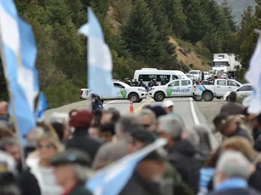 El Gobierno impulsó desalojos de mapuches y les prohibió usar su bandera en parques nacionales | Política