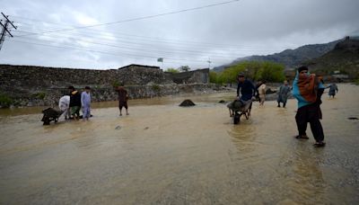 Mueren más de 300 personas en Afganistán por unas repentinas inundaciones