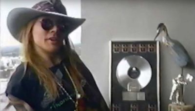 That time a student in Ohio won Axl Rose's apartment in a competition and got to evict him