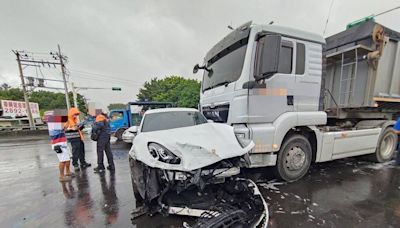 北市洲美快速道路5車連環撞 大貨車衝撞等紅燈車輛！保時捷、賓士都遭殃｜壹蘋新聞網