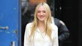 Vuelve la falda-pareo y ahora se lleva con el truco de Dakota Fanning en Nueva York