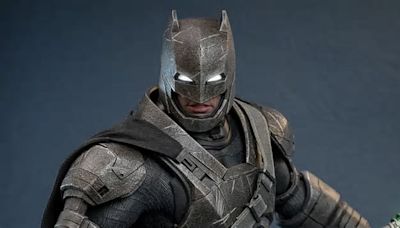 Batman v Superman: la nuova action figure di Hot Toys ricrea fedelmente il Batman blindato di Ben Affleck