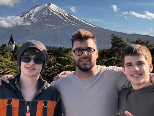 Ricky Martin vacaciona en Japón junto a sus hijos y su expareja