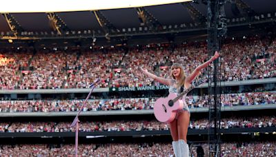 Taylor Swift performed the perfect surprise song for her first 'Eras Tour' show in Paris