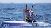 La emoción de Florian Trittel mirando al cielo nada más coronarse campeón olímpico: "Él es el motivo por el que navegamos hoy"