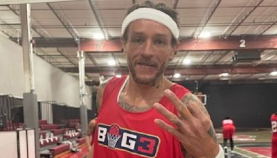 Delonte West Appears Disoriented As Former NBA Player Stumbles Through Parking In Disturbing Viral Video Just Days After...