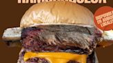 La Nación / Fogata festeja el día de la hamburguesa con su variedad estrella “El Cavernícola”