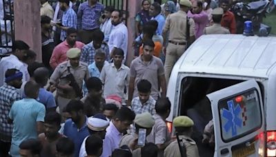 India: Estampida en evento religioso deja más de 100 muertos