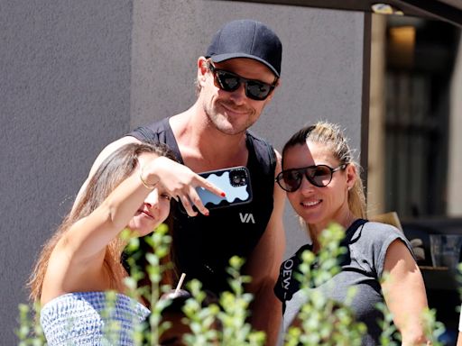 Elsa Pataky y Chris Hemsworth de paseo por Madrid