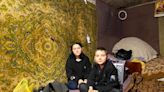 Los sobrevivientes del Donbass: viven bajo tierra en sótanos o en poblados arrasados por los rusos