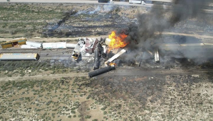 Train wreck, fire close parts of I-40 in Arizona - TheTrucker.com